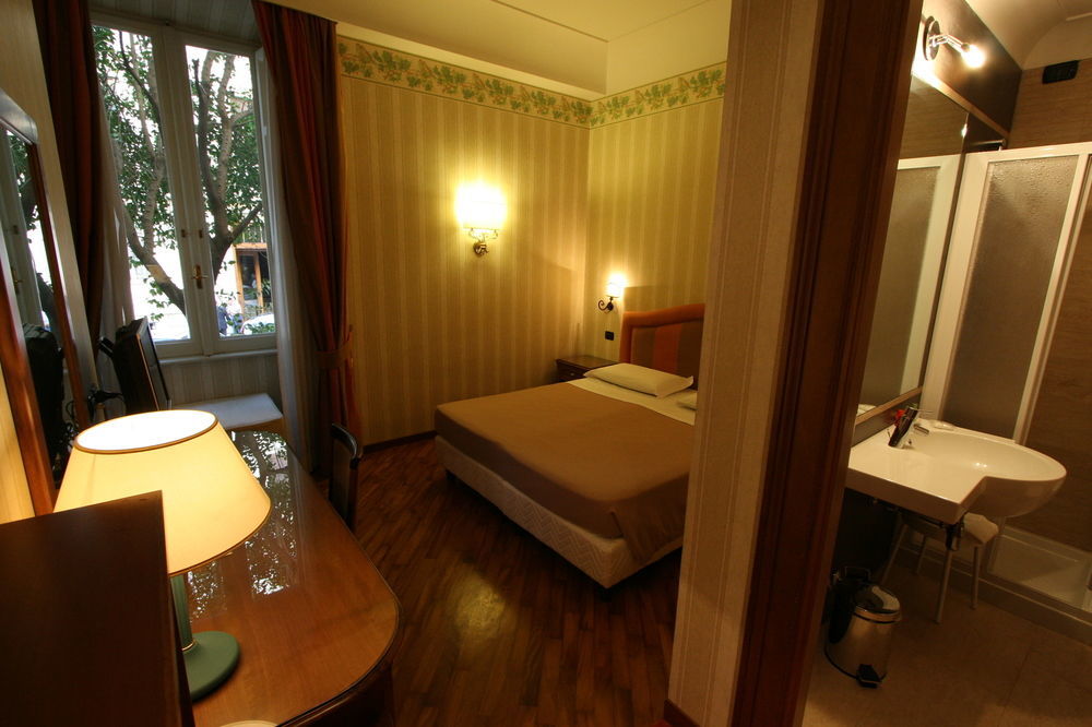 Suite Beccaria A Piazza Del Popolo Rome Exterior photo