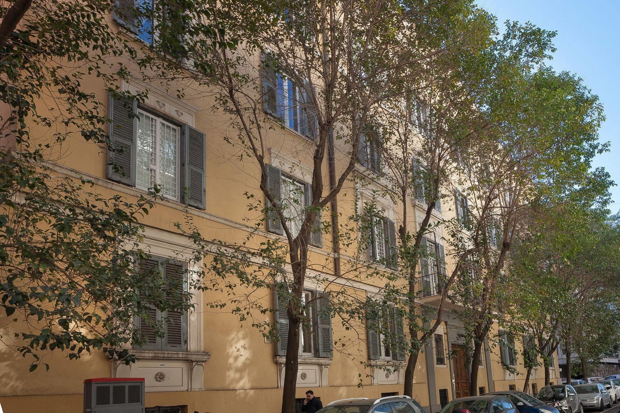 Suite Beccaria A Piazza Del Popolo Rome Exterior photo